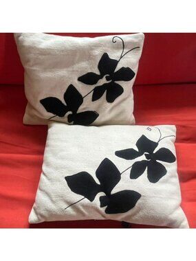 2 Borgata Throw Pillows Black Floral Design On White Zip Closure Cottage Core